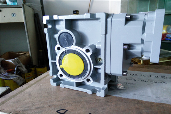 雙曲面減速機(jī),TKM減速機(jī),KPM減速機(jī),BKM減速機(jī),準(zhǔn)雙曲面斜齒輪減速機(jī) (16) 雙曲面減速機(jī),TKM減速機(jī),KPM減速機(jī),BKM減速機(jī),準(zhǔn)雙曲面斜齒輪減速機(jī) (16)