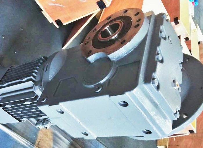 SF型直角蝸輪蝸桿減速機 SF型直角蝸輪蝸桿減速機